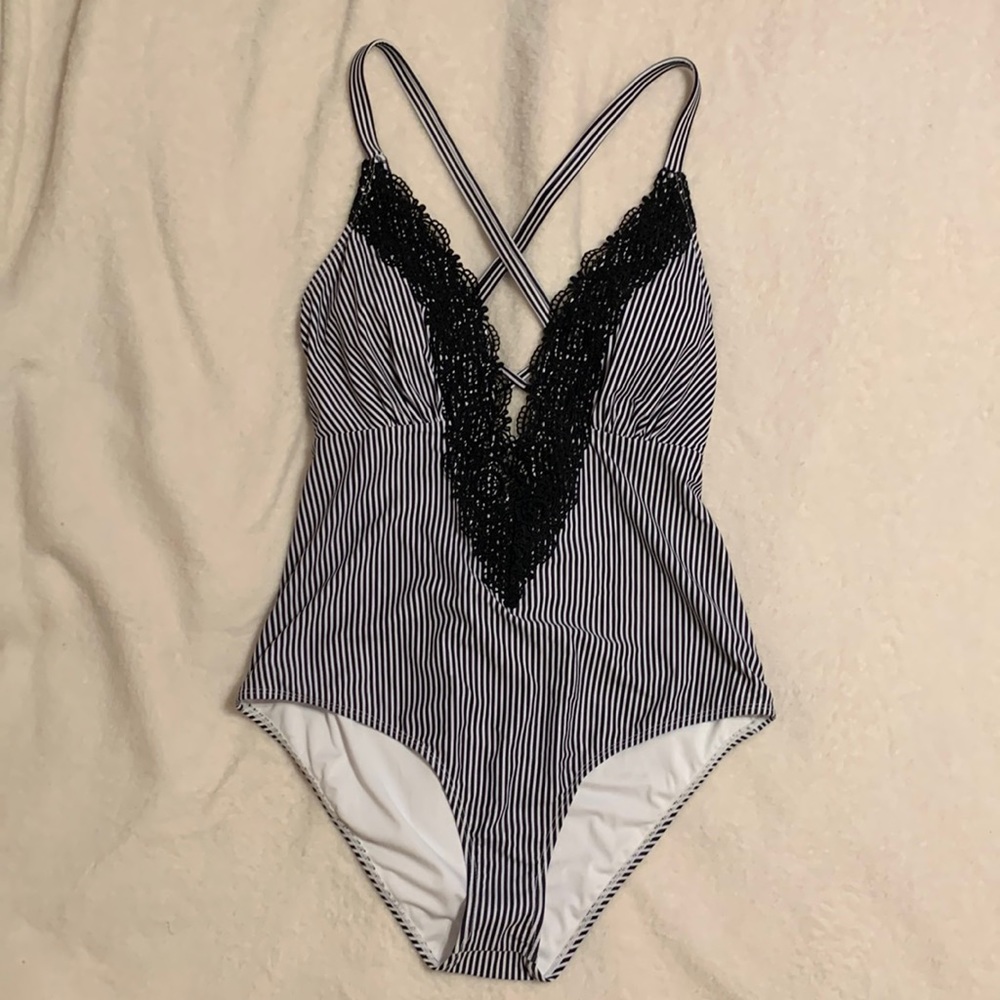 NWT Plunging Neck with Lace Cupshe Swimsuit